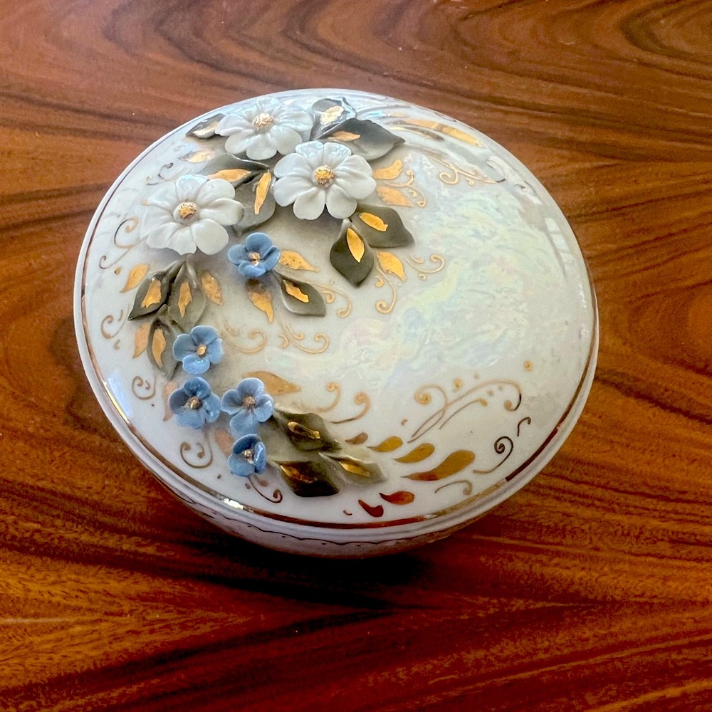 Vintage Fenix Hand Painted Porcelain Trinket Box Made In Kislovodsk Russ…